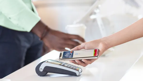 Apple Pay : Londres veut briser le verrou du NFC sur iPhone, et s'attaque aussi aux frais imposés par Apple