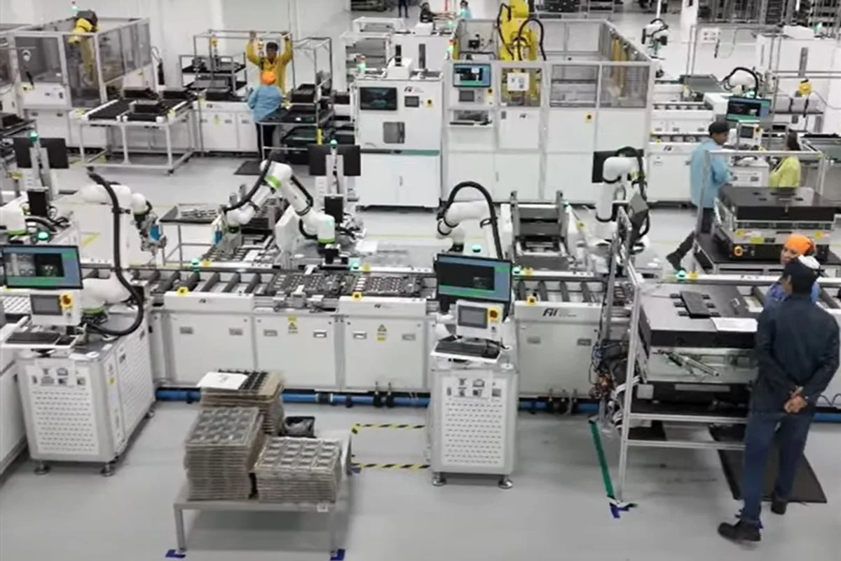 Installation industrielle de Foxconn illustrant l'automatisation de la fabrication de serveurs destinés à l'intelligence artificielle