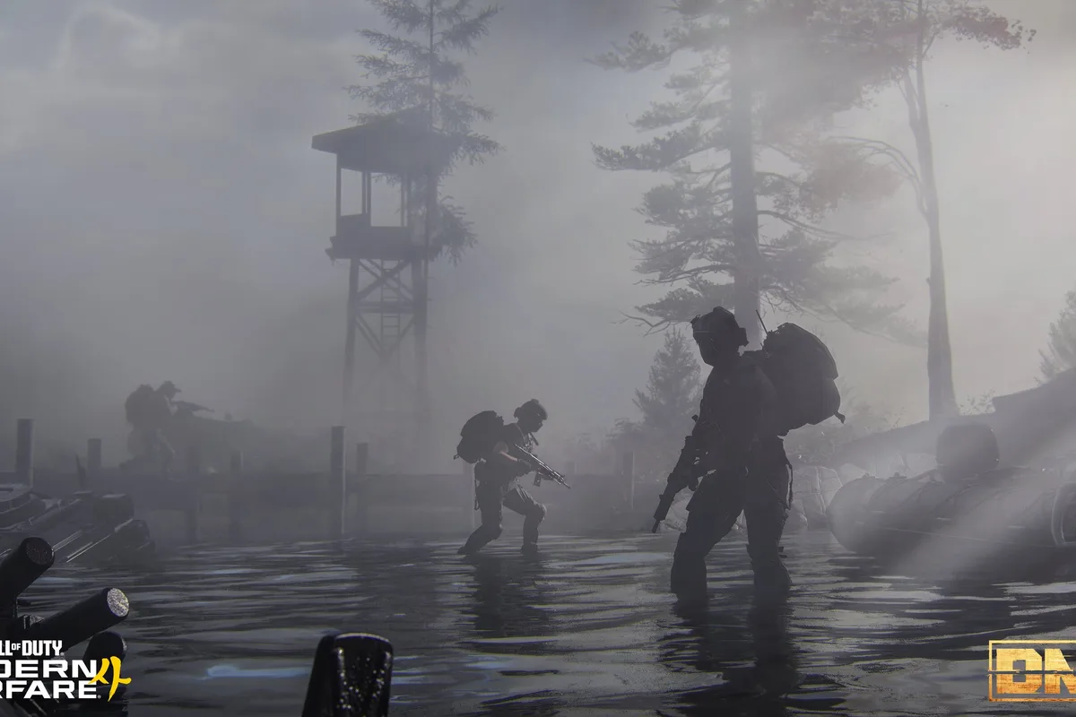 Soldats explorant une zone humide et brumeuse dans le mode DMZ de Modern Warfare 4