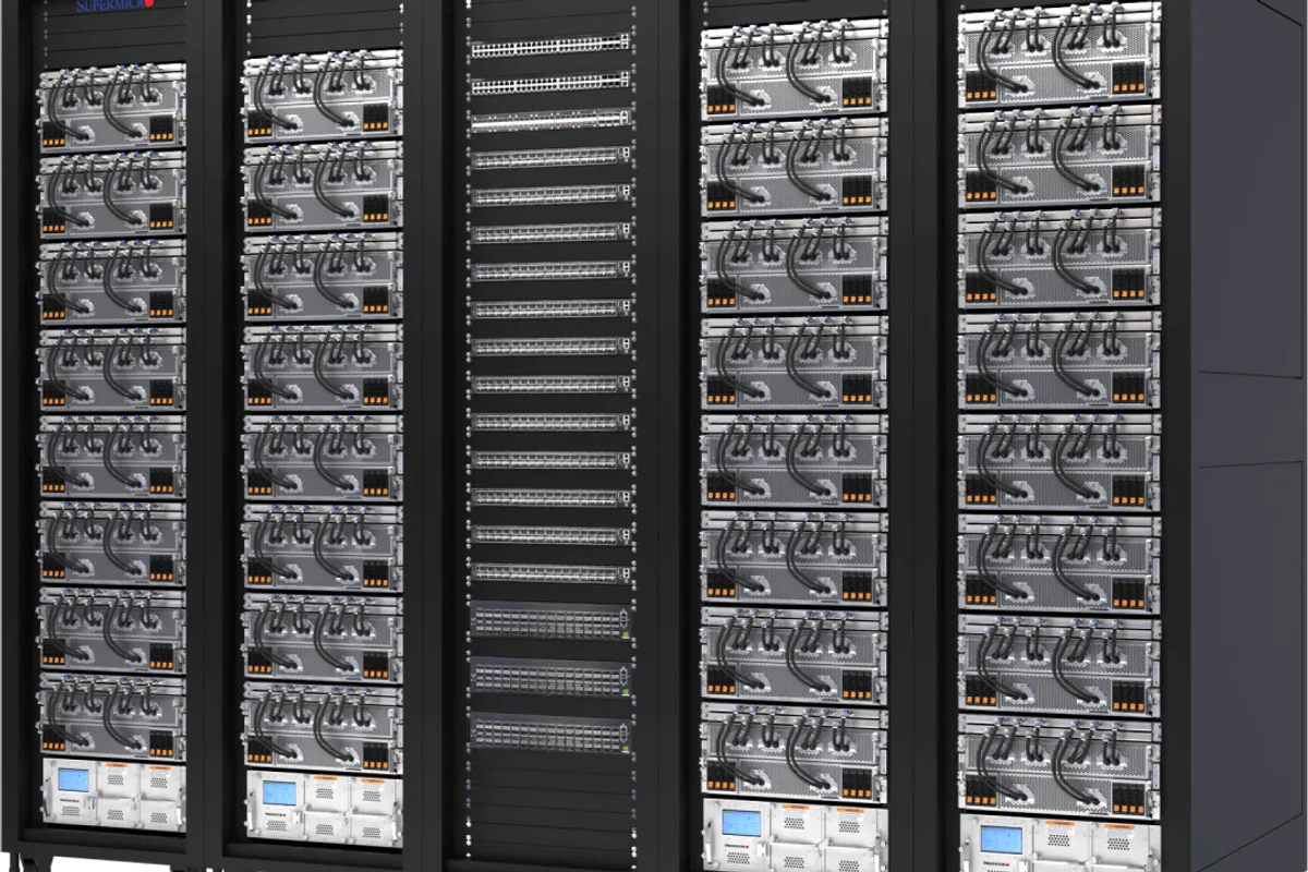 Racks Supermicro intégrant des serveurs GPU refroidis par liquide